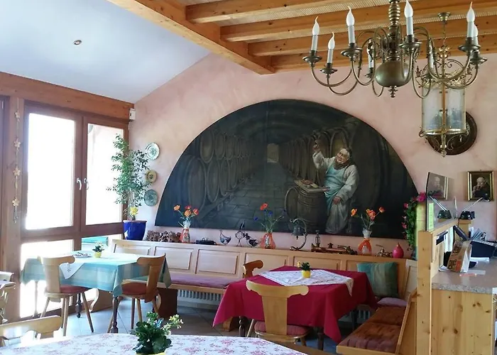 Weinhaus Paradies 住宿加早餐酒店 Neustadt an der Weinstraße